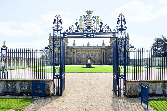 entrance, estate, driveway, mansion, property, residence, facade, driveway, driveway, mansion, mansion, mansion, mansion, mansion. ASA rules for estate agent influencers: a plain-English guide