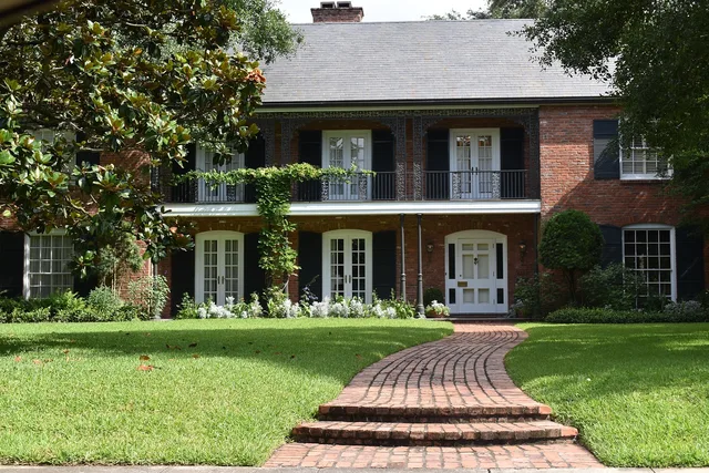 house, architecture, building, mansion, property, rent, mortgage, loan, investment, finance, beautiful family home, houston texas, large windows, real-estate, properties, lawncare, brick walkway, brick road, brick house, millionare dwelling, rich boss, successful, free real estate photography, heaven, front lawn. Pricing property media as a fixed project, by time, on retainer or under licence