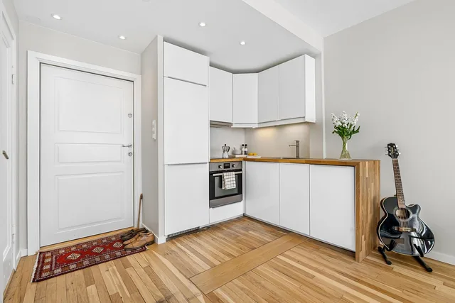bathroom, toilet, shower, bathtub, building, interior, house, design, architecture, real state, property. Property creators supplier comparison: which plan owns the media