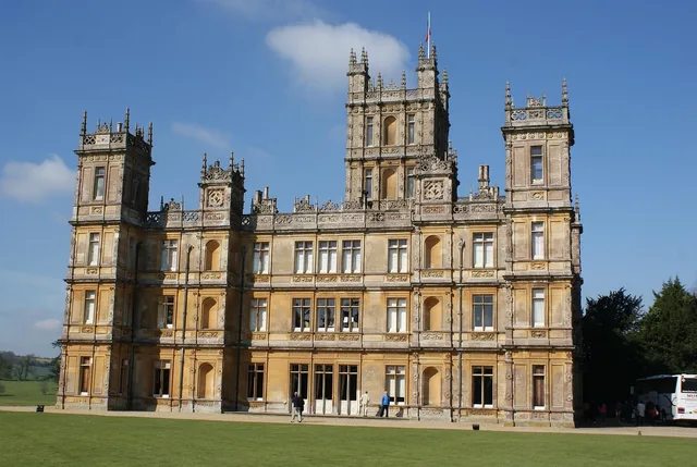 highclere, castle, berkshire, uk, highclere, berkshire, berkshire, berkshire, berkshire, berkshire. 7 Questions to ask a UK estate agent content creator